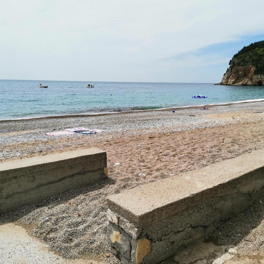 Guest House Radulovic Petrovac Exterior foto